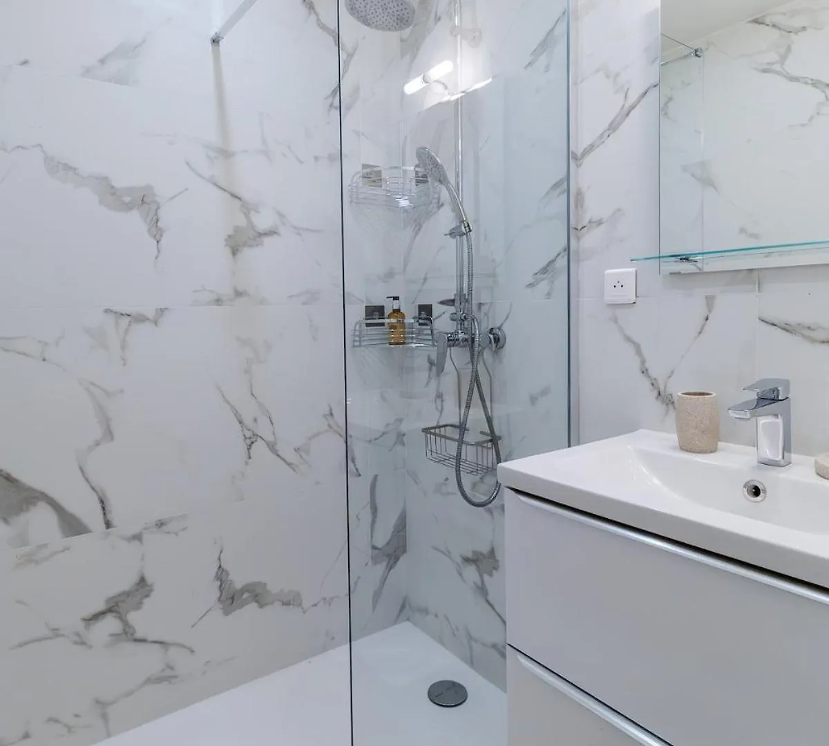 Apparemment Charmant Au Coeur Du Suquet Cannes Apartment